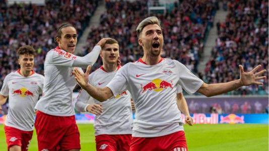 韩媒：韩国前国脚李天秀涉嫌诈骗数亿韩元，已被立案调查（韩国媒体称前国脚李天秀涉数亿韩元诈骗案，警方已立案侦查）