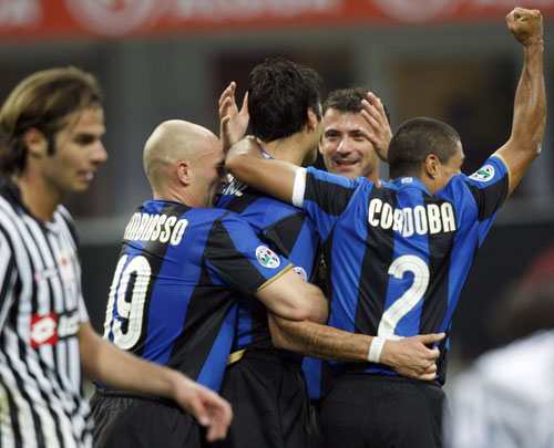 西媒：阿隆索要求皇马全队赛前在毕尔巴鄂过夜，引发球员不满（西媒曝阿隆索要求皇马赛前全队在毕尔巴鄂留宿，球员因此不满）