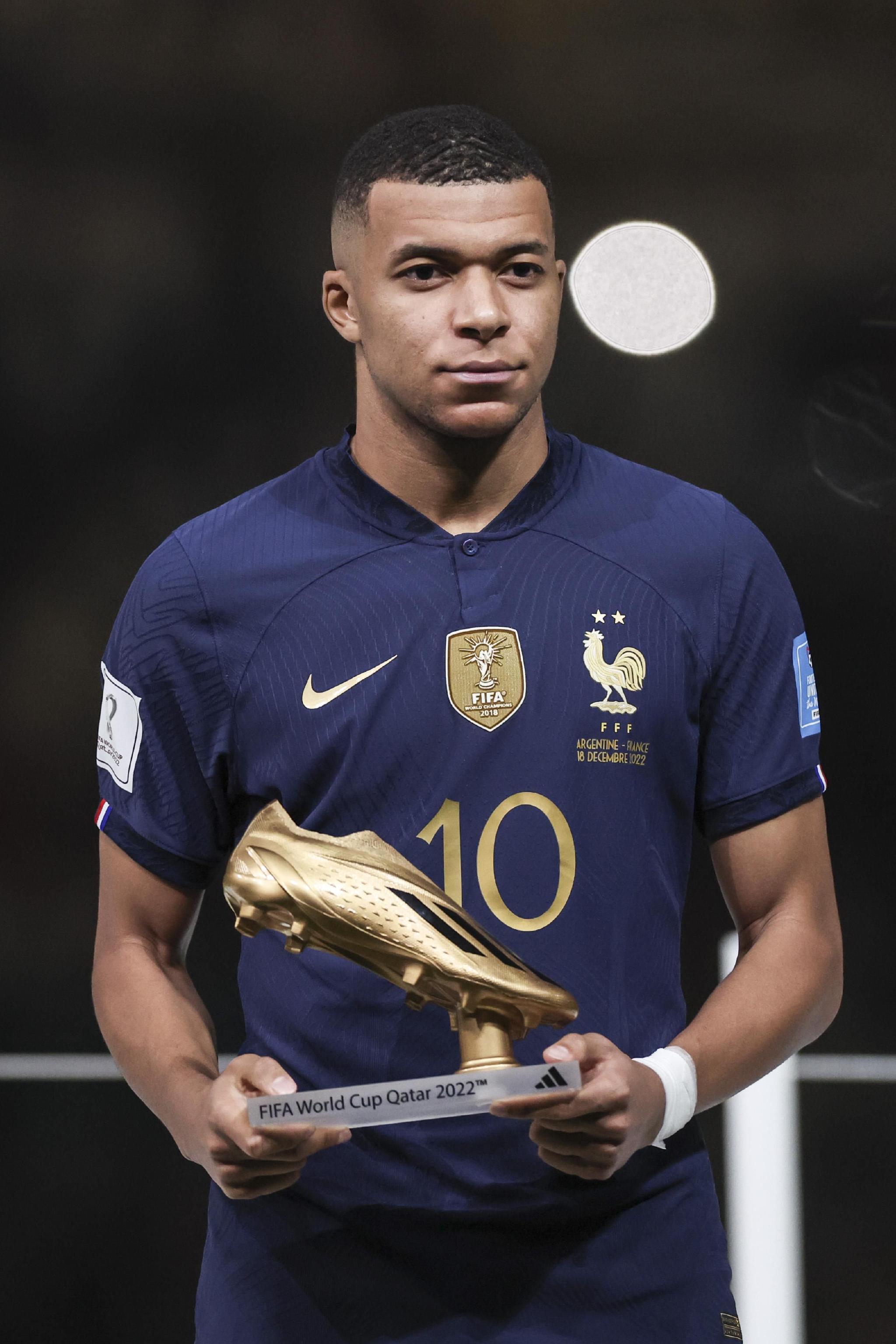 早报：拜仁的四线一十六胜，在我的肩膀上扛着！（早报：拜仁四线豪取16胜，我把重任扛在肩上！）