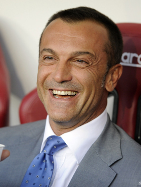 记者：曼联有意阿贾克斯17岁中场乔西-莫基奥（记者称曼联盯上阿贾克斯17岁中场新星乔西-莫基奥）