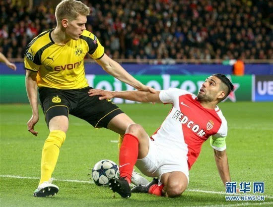 曼联追逐塞梅尼奥：加纳前锋是否准备好迈出下一步？（曼联有意塞梅尼奥：加纳前锋是否已准备迈向更高台阶？）